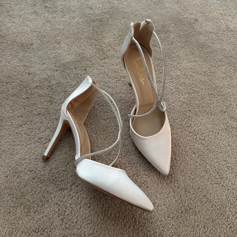 Lulus Aidan White Satin shoes in an 8.5